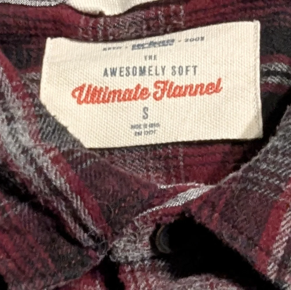 URBAN PIPELINE Awesomely Soft Maroon/Grey Plaid Mens Small button down Shirt